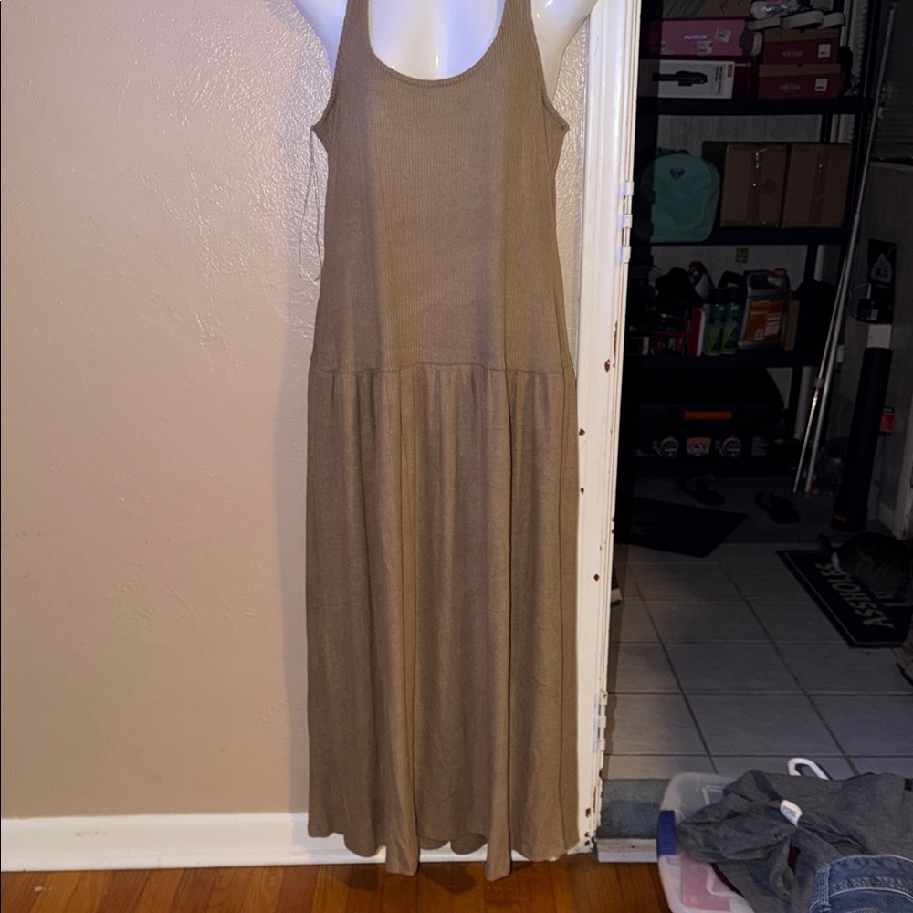 Universal Thread Beige Sleeveless Maxi Dress